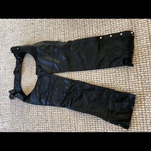 Women’s universal rider leather chaps size small